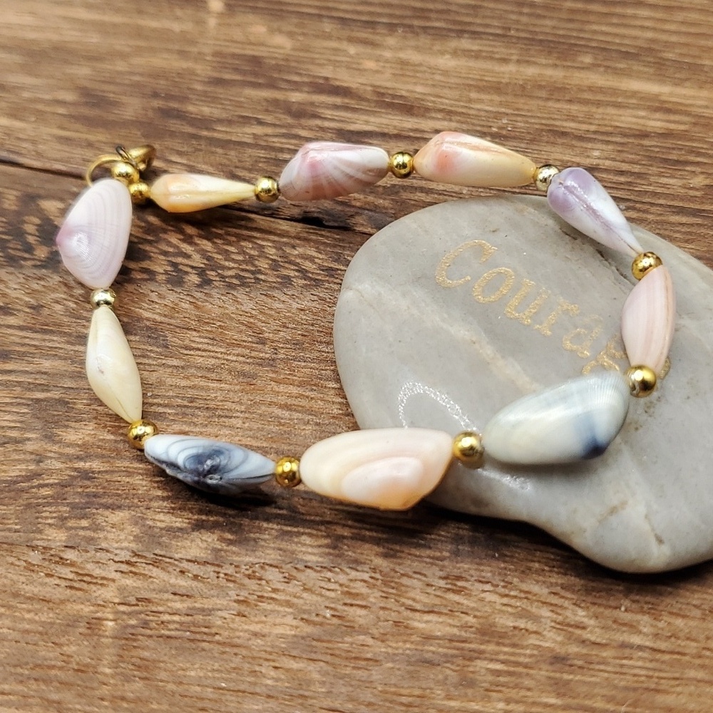 Gorgeous pastel rainbow seashell boho fairy‎ bracelet B3107
